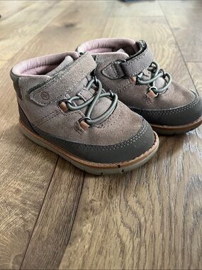 Stride Rite Toddler Suede Boots in Taupe